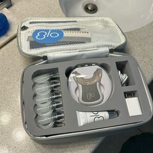 Glo Teeth Whitening Kit NWIB